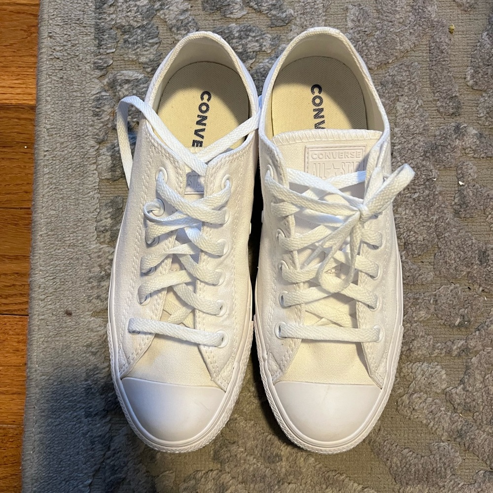 Chuck Taylor All Star Classic - Low Top Shoe